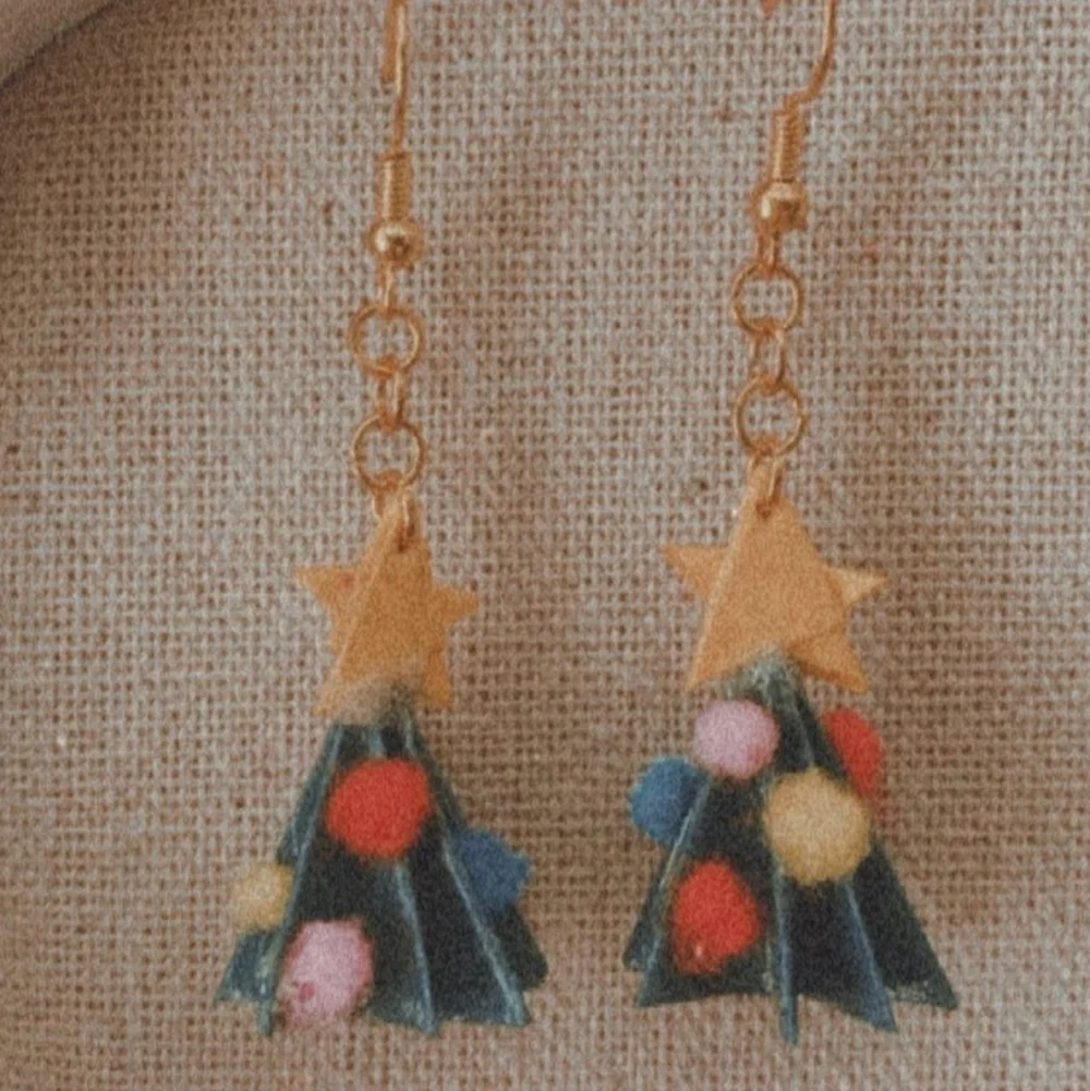 New! paper/origami 🎄 Christmas Earrings - Picture 2 of 11